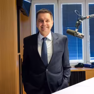 Peter Kažimír - Znižovanie deficitu nie sú preteky