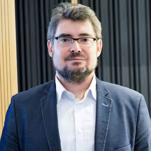 Tomas Strážay - Novela maďarského zákonníka práce siaha už aj na... (Braňo Závodský naživo)