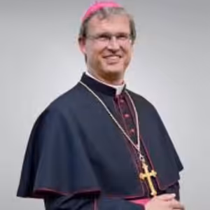 Keď sa človek vzďaľuje, prvý krok, ktorý robí Cirkev - Mons. František Trstenský