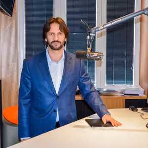 Robert Kaliňák - Polícia prešetrí zásah voči utečencom vo Veľkom Mederi