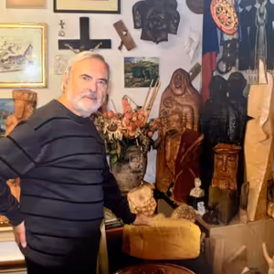 Maliar a drevorezbár Marián Mikloš vystavuje v Galérii v podkroví