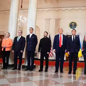 Trump přesouvá co nejvíc odpovědnosti ve válce Ruska s Ukrajinou na Evropu. A je to dobře