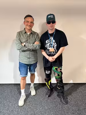 SPIN TALK ROMANA BLINKY - MANIAK VYDÁVÁ NOVÝ KLIP, SPOLUPRACUJE S MIKÝŘEM A CHYSTÁ SE NA OKTAGON