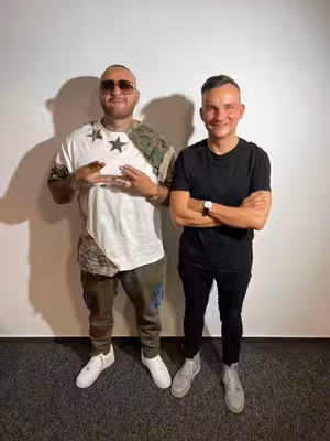 SPIN TALK ROMANA BLINKY - RYTMUS SPOUŠTÍ PŘEDPRODEJ NA DRUHOU O2 ARÉNU A VYDÁVÁ ALBUM BENGORO 2