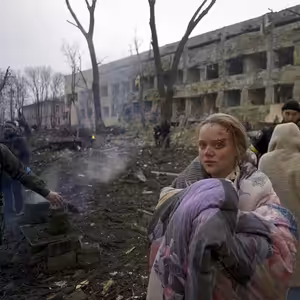 Útoky na zdravotníky jsou ve válkách čím dál častější. Dodržování práva je ale nevymahatelné, říká šéf komunikace Lékařů bez hranic