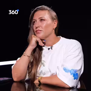 Komička HelloKlaudi: “Ak by som žila v pralese s lianou na prsiach, možno hneď viem, čo po pôrode. Ja som ale žila medzi mítingami.”