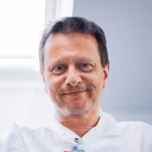 I pacienti se stejnou diagnózou se liší, ta různorodost mě baví na interně nejvíc, říká primář Šmíd