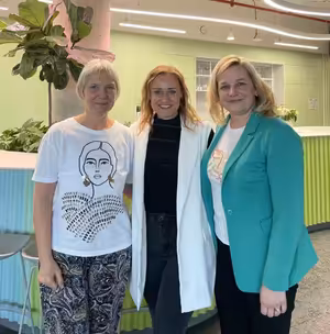 „Děti mi říkají babičko. A já nemám čas myslet na svoje starosti.” S organizací Mezi námi o propojování generací.