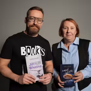 Na internetu hledám třeba rozklad těla, občas se mi neusíná dobře, něco nechci znovu prožívat, říká autor detektivek Březina