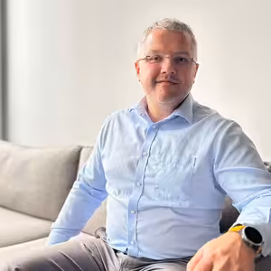 Jiří Tyleček (XTB): 10leté výnosy v USA se nejspíše vyhoupnou na 5 %, válka v Izraeli pomůže zlatu i americkému dolaru