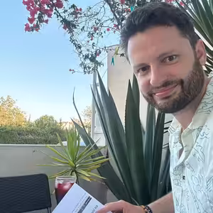 Čau Praho! #42: Vláda definitivně ožebračila seniory. Supermarkety v ČR jsou dražší než na západě.