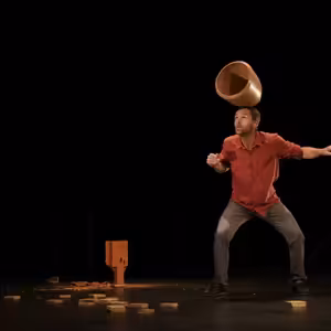 Z dělové koule k artistické poezii: Rémi Luchez a síla minimalistického cirkusu