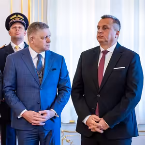 Kostolný: Poníženému Ficovi se rozpadá vláda. Vystupují jako banda amatérů, která se hádá o kšefty