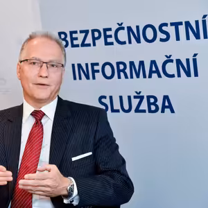 BIS odhalila diplomata napojeného na KGB. Jak fungovala běloruská síť, ve které figuroval?