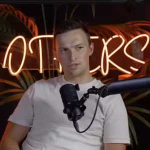 69: „2 roky jsem přespával v autě.“ Dnes vlastní portfolio +370 bytů a +100 optik - Martin Vohralík