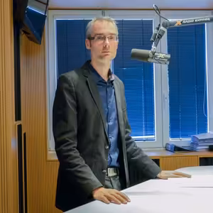 Daniel Milo - Z politiky sa podľa analytika stala reality show