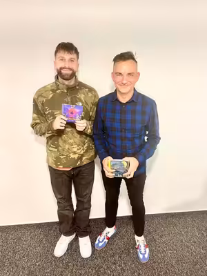 SPIN TALK ROMANA BLINKY - FREEZER BEATS NEJEN O SPOLUPRÁCI S HUGO TOXXXEM NEBO JAMESEM COLEM, ALE TŘEBA I VÝTVARNÍKEM LUKE TOMSKI