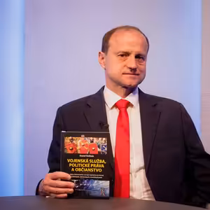 Daniel Šmihula: Ako technológia a vojna odjakživa ovplyvňujú podiel nás občanov na politickej moci