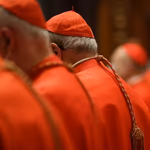 Konkláve nie je parlament. V minulosti sa konalo v sparťanských podmienkach