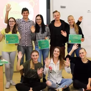 Študenti z Partizánskeho vymysleli ekologický pohár, z ktorého vyrastie bazalka