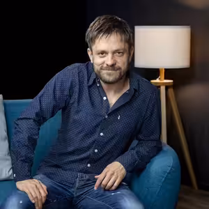 Jiří Mádl otevřeně o vztahu s přítelkyní i výhrůžkách od kolegyně Obermaierové