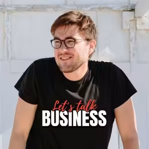 Slovák založil firmu na pláži, dnes robí teambuildingy aj pre Google [Let's Talk Business]