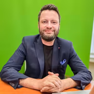 "Pacient Fiala se ozval z Bohnic. Léčba se nedaří." 😀 Piráty opouští už i dealeři.| Čau Praho #180