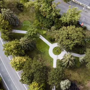 Neutěšené doupě se proměnilo v park