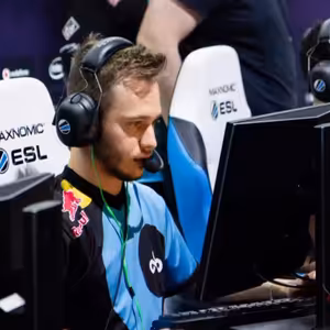 Slovenský šampión tvrdí, že tréningy E-športovca sú rovnako obtiažne ako u profesionálnych športovcov