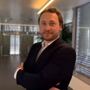 Česká ekonomika se vyléčila z chřipky, má ale mnohem závažnější nemoci, říká ekonom Hradil