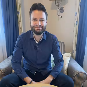 Prezident Pavel bere 341 tisíc měsíčně. Češi se podle něj nemají zas tak špatně. | Čau Praho #58