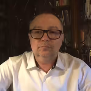 Dívat se na očkované jako na bezinfekční nedává smysl, vakcína ale přenos výrazně snižuje, říká Hajdúch