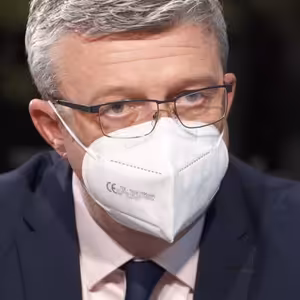 Fotbal není důležitější než školy, všechny naráz ale pustit nemůžeme. Neselhali jsme, říká Havlíček