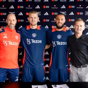 Ten Hag opäť stavil na ex-hráčov, De Ligt a Mazraoui sa upísali Red Devils