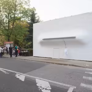 DESKA: Nomen Omen (Robert Vlasák)