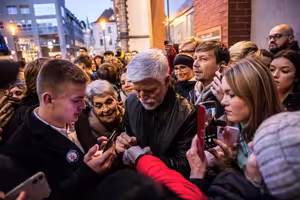 Padly bariéry mezi voliči vládních stran a opozice, jiné vyvstaly. Jak změní prezidentská volba českou politiku?