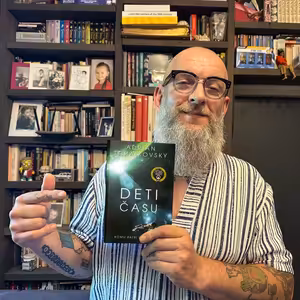 „Fantastické a zábavné sci-fi pre čitateľov aj nečitateľov tohto žánru,“ tvrdí prof. J.Malíček