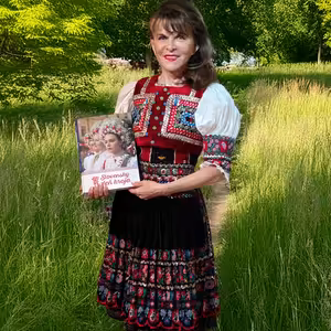 „V ten deň je Banská Bystrica zaliata ako rozkvitnutá lúka,“ tvrdí Mária Reháková, organizátorka Slovenského dňa kroja