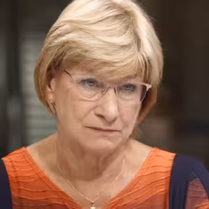 Hygieny nestíhají, ty ženy už vypadají dost zoufale. Děláme teď práci za ně, říká ředitelka gymnázia