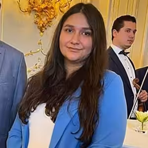 "Ke studiu marketingu mi pomohli rodiče a inspirovali mě studenti z Baruvas," říká Vanesa Harvanová