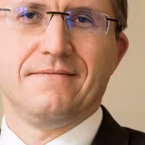 Deset miliard dluhu nás ročně stojí 500 až 600 milionů, říká Petr Pavelek