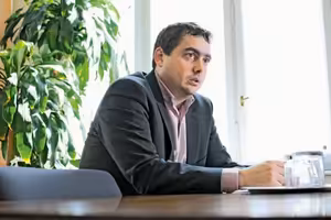 Petr Dolínek /ČSSD/: Už dlouho byly pochybnosti o tom, jestli Hana Lipovská neporušuje eticky některá pravidla