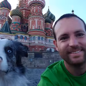 Stopnul si letadlo i pohřebák, zavřeli ho v Rusku: Na cestách neříkám ne, zkusím vše, na rok mi stačí 13 kilo věcí, říká Král