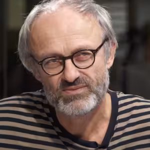 Karikaturista Kemel: Třicet let kreslím denně jeden vtip. Když je humor dobrý, je jedno, jakou má barvu