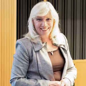 Iveta Radičová - Slovensko musí vyriešiť najmä migráciu vlastných...(Braňo Závodský Naživo)