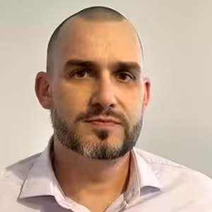 Doc. Jan Kolouch: "V rámci bezpečnostně právních studií se naši studenti podrobně dozvědí, jak fungují kybernetické útoky a jak se proti nim chránit."