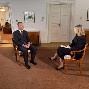 O bezpečnosti a obranyschopnosti jednala koalice s opozičními Piráty, ANO a SPD účast odmítli a téma chtějí probrat veřejně, posílení kontrol ve sněmovně (15. 3.), HOST: Radim Fiala /SPD/