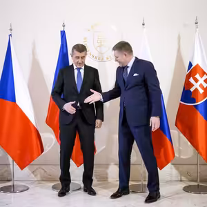 Tabery, Šimečka: Na Slovensku vedla vláda samozvaných politických obětí k radikalizaci. Přistoupí k ní i Babiš?