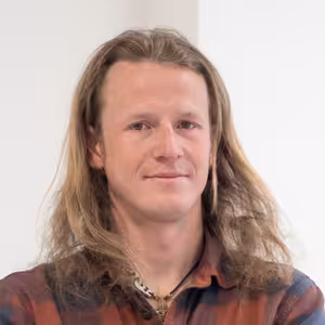 Ďurifuk býva v aute, na štíty lezie ako horolezec a lieta z nich na paraglide