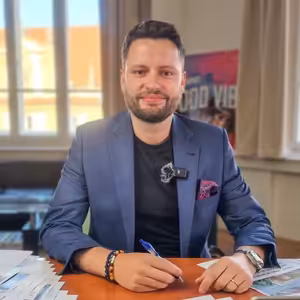 Čau Praho! #34: Stát nestíhá vyplácet důchod. Tisíce důchodců v ohrožení. Katastrofa středních škol.